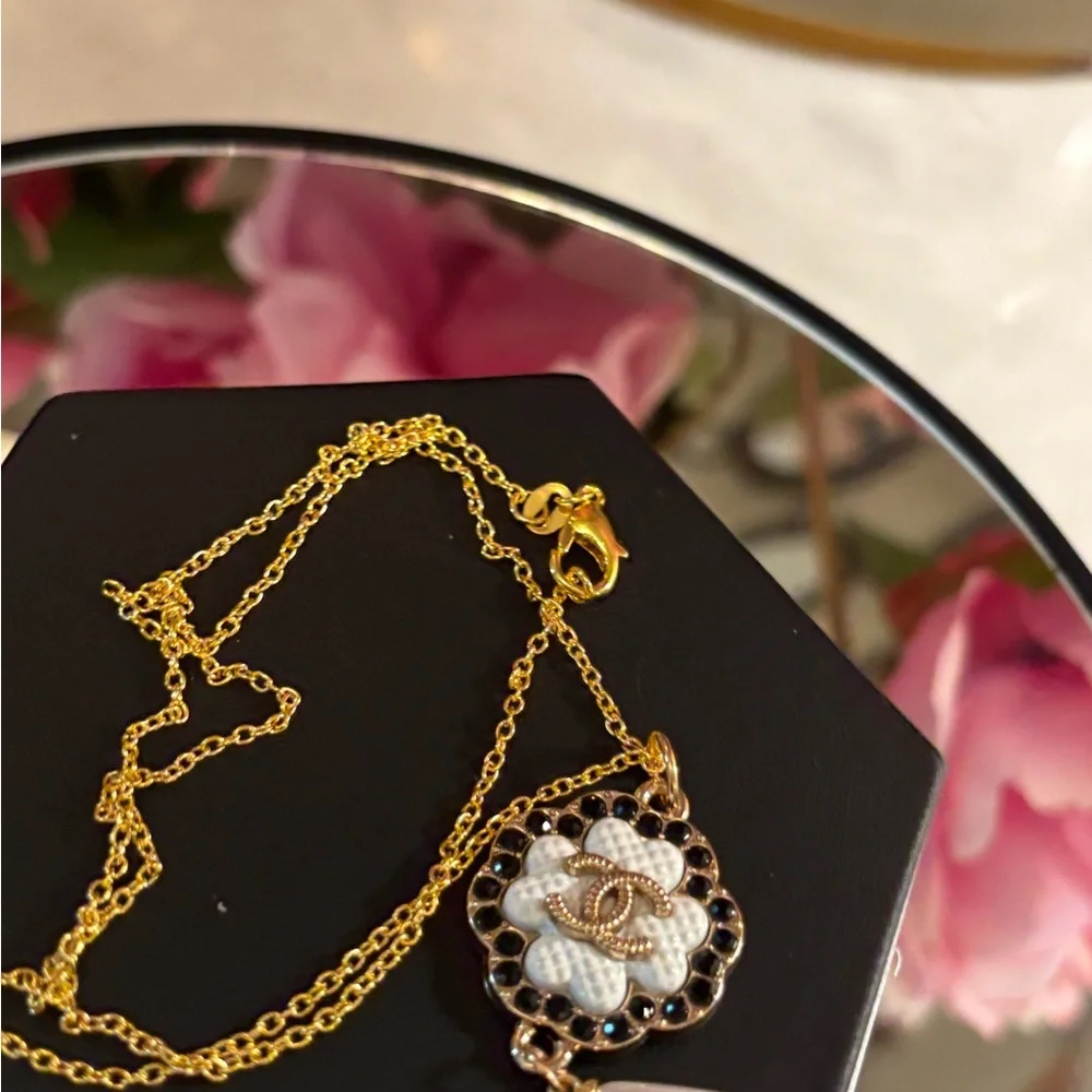 Chanel stamped Gold and Black Pendant Zipper Pull w drop Pearl - Picture 6 of 8